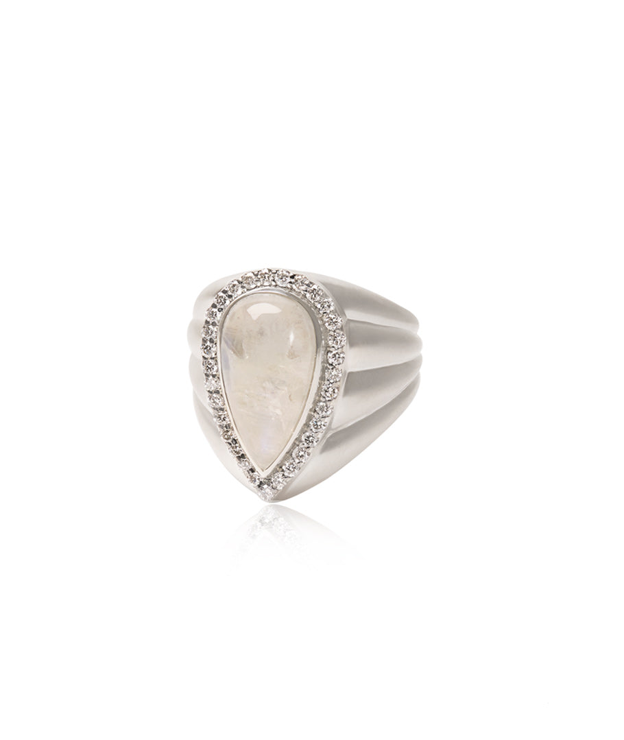 CABOCHON RAINBOW MOONSTONE & PAVE DIAMOND RING