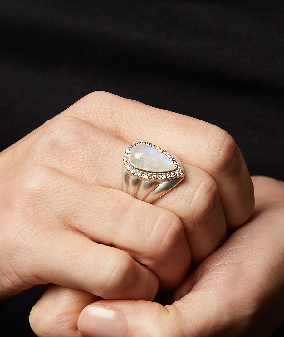 CABOCHON RAINBOW MOONSTONE & PAVE DIAMOND RING